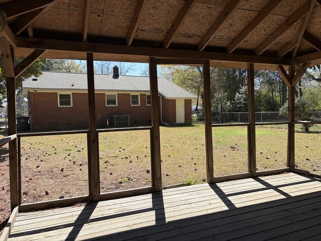 Building Photo - 1008 W Arlington Blvd