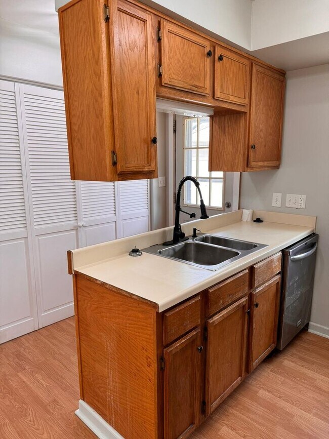 Building Photo - 465 Babbitt Rd