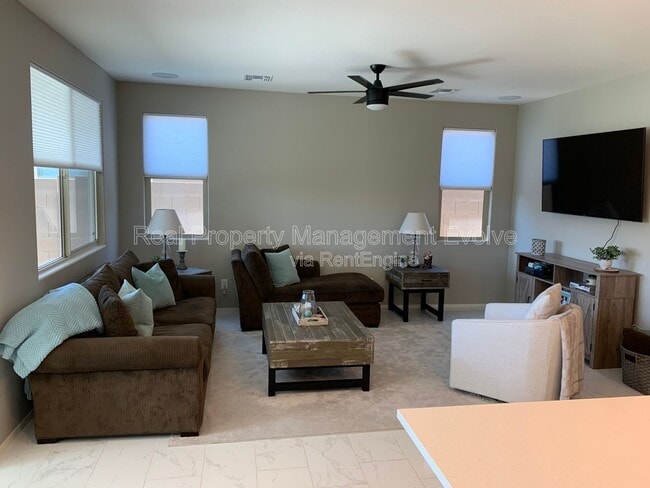 Building Photo - 8721 W MacKenzie Dr