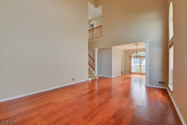 Building Photo - 5 Marco Polo Ct