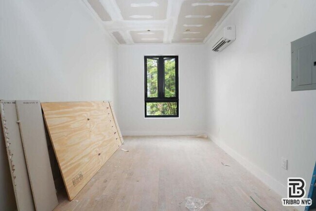 Primary Photo - 1 bedroom in BROOKLYN NY 11206