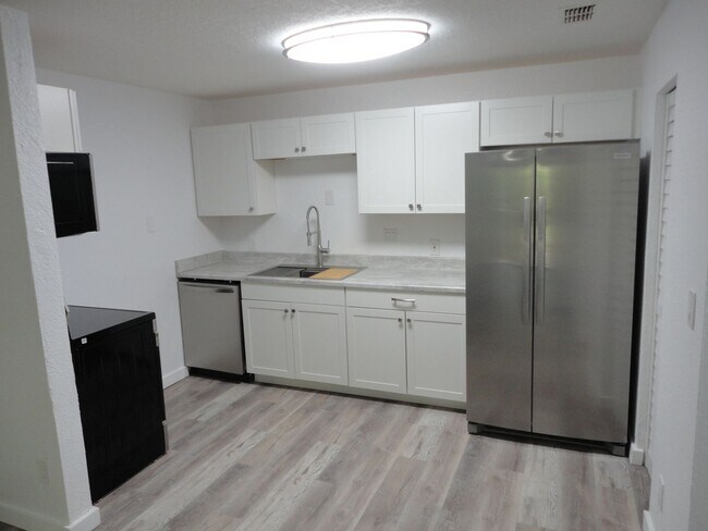 Building Photo - 1 Bedroom/1 Bathroom in Tumblin Creek