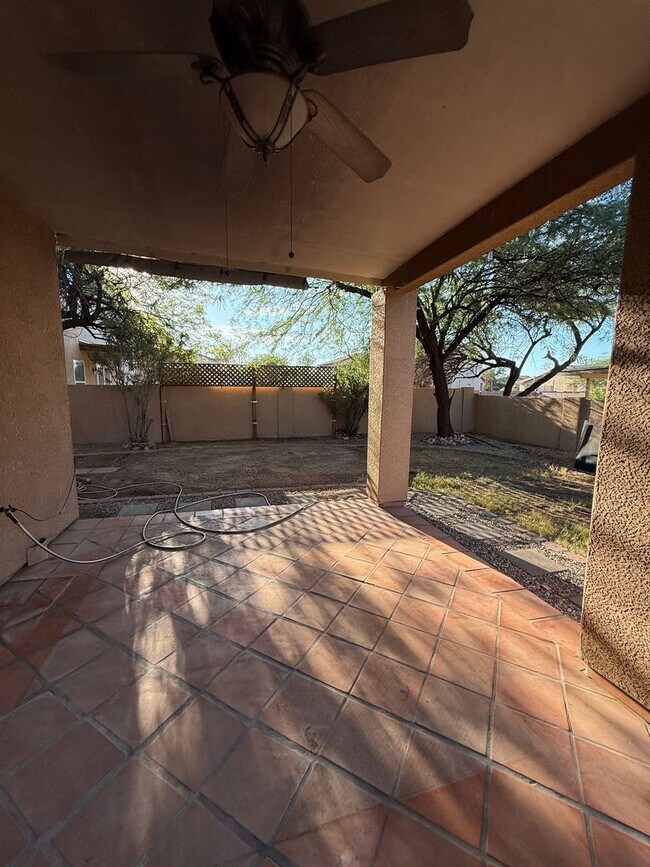 Building Photo - Beautiful 3-bed, 2-bath corner lot home in the desirable Riverhaven Community