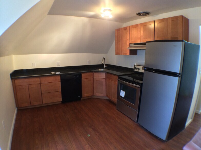 Kitchen - 5647 Hampton St