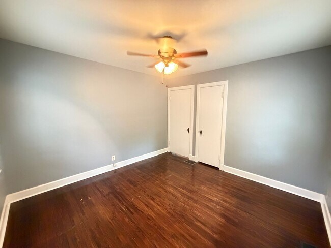 Building Photo - 3 Bedroom Home With A  Basement And Large Back Yard