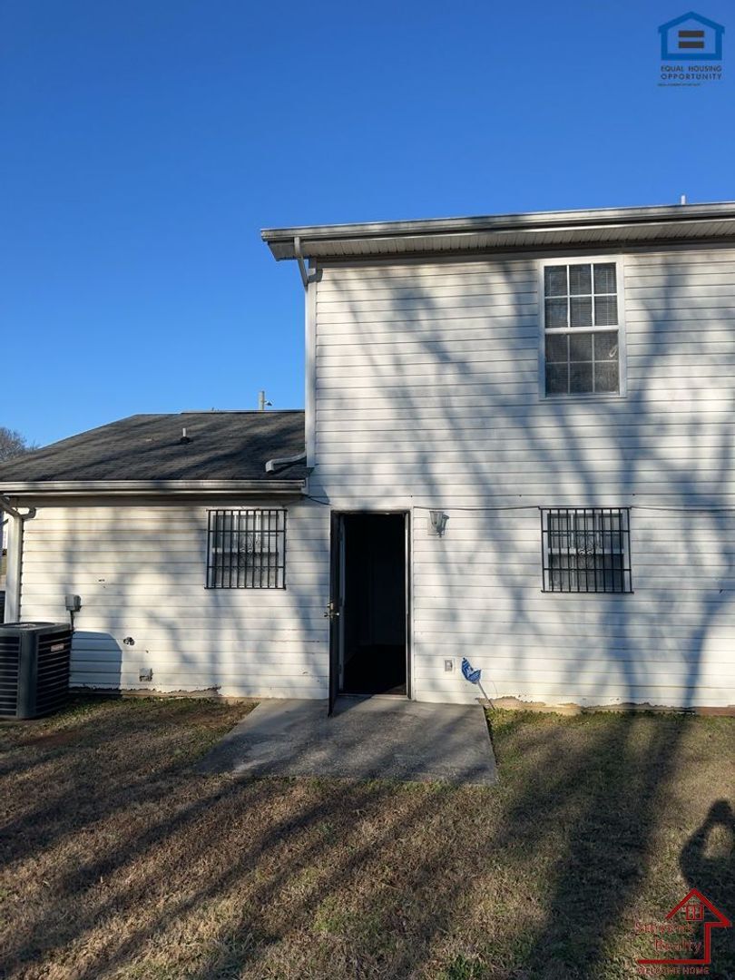 Building Photo - 3947 Webb Oaks Ct