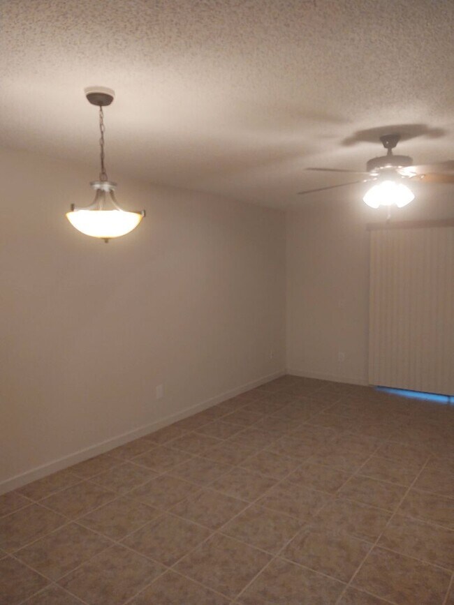 Building Photo - Lovely Condo for rent  ( New Lower Price)