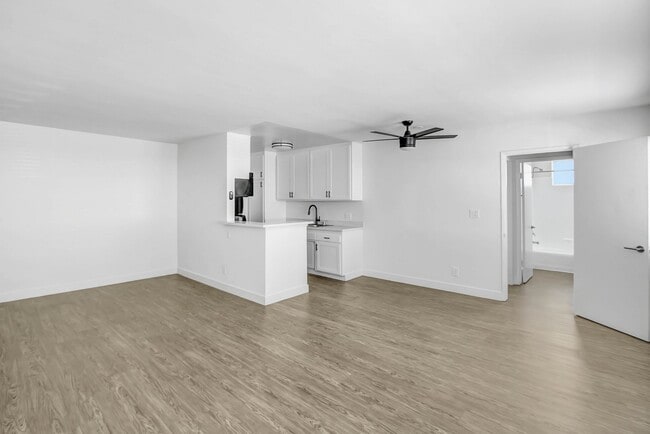 Building Photo - Terraces at Tarzana