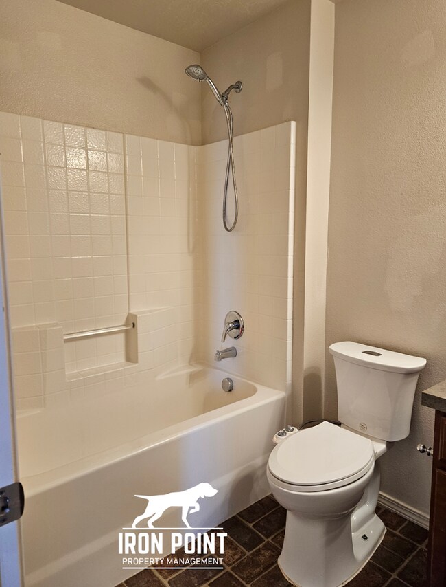 Building Photo - 1/2 off First Full Month! 3bed/2.5 bath ho...