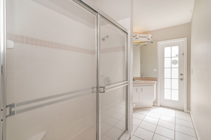 Building Photo - 14525 Pimberton Dr