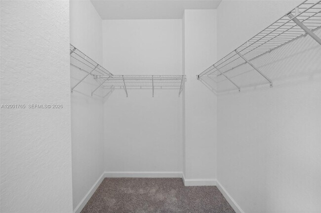 Building Photo - 715 SE 15th St