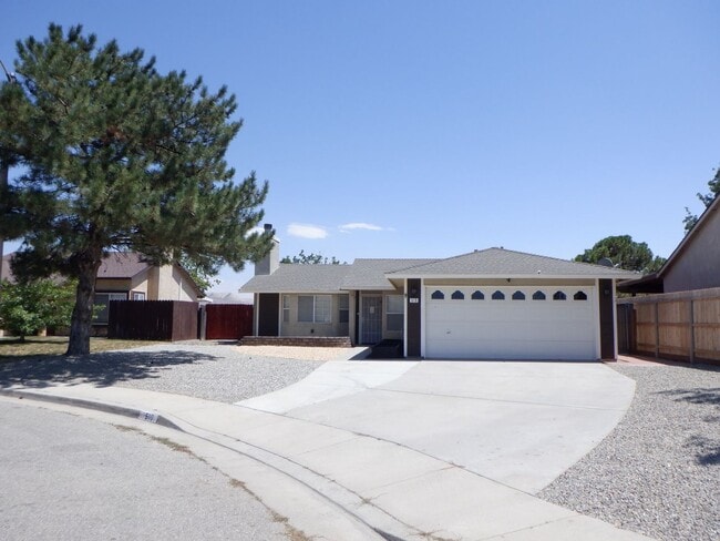 Building Photo - Cul De Sac Cutie in the City