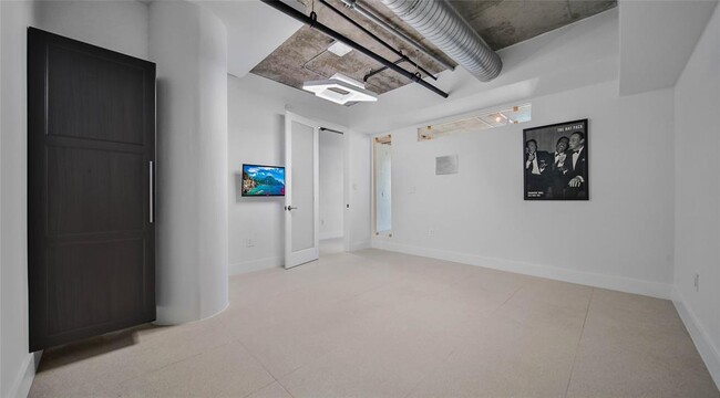 Building Photo - 2000 Bagby St
