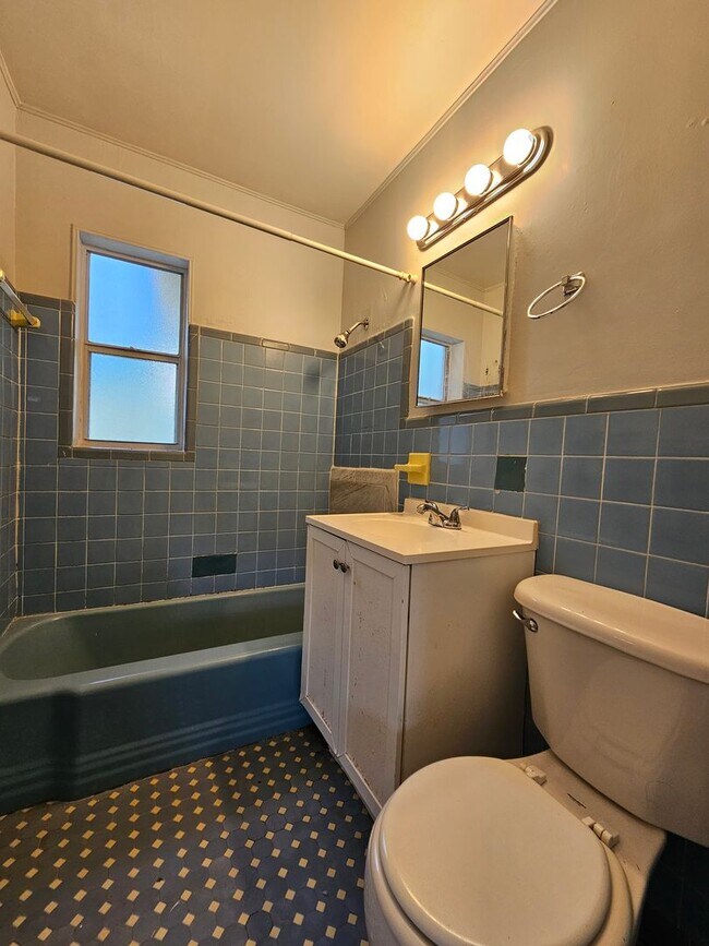 Building Photo - Charming 3-Bedroom, 2-Bath Home with Bonus Room and Detached Garage in Lakeland!!