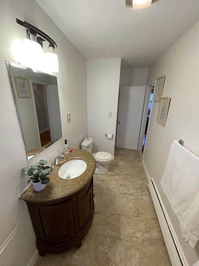 Building Photo - Great 2 Bed for Students