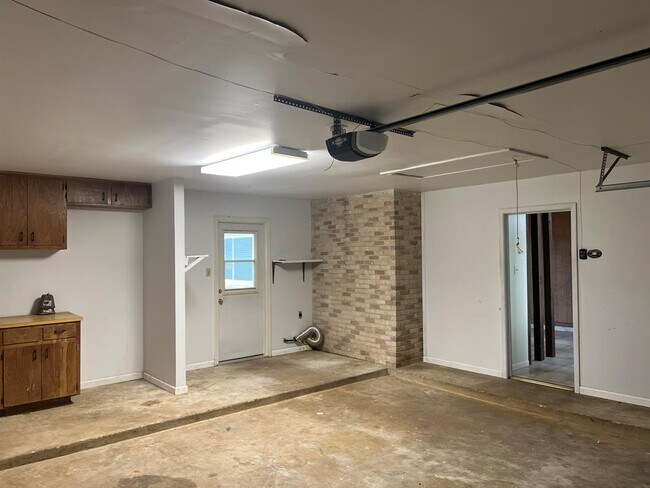 Building Photo - 2514 Redleaf Ln