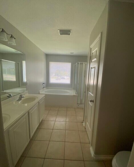 Building Photo - 13015 Peppergate Ln