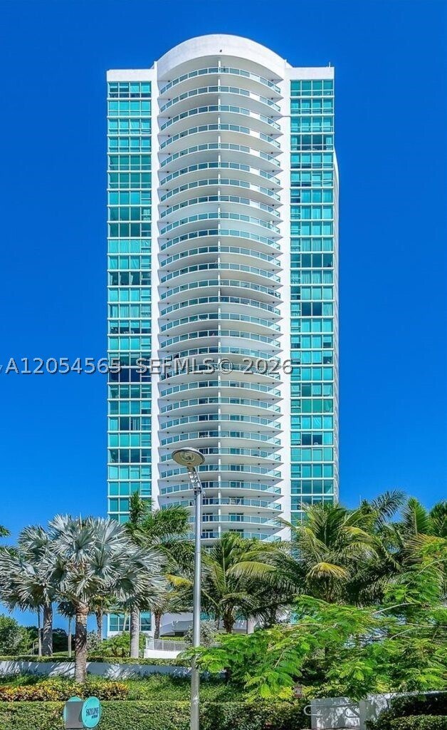 Building Photo - 2101 Brickell Ave
