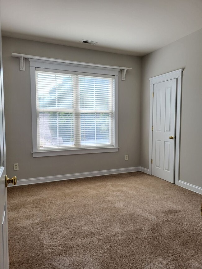Building Photo - 3 bedroom home in Birkdale