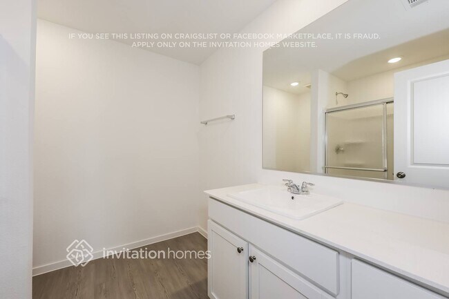 Building Photo - 2410 Fleming Dr