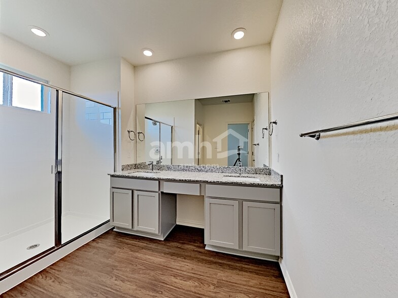 Building Photo - 2729 Meadowood Heights