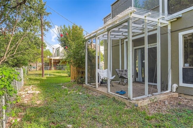 Building Photo - 6810 Thorncliffe Dr