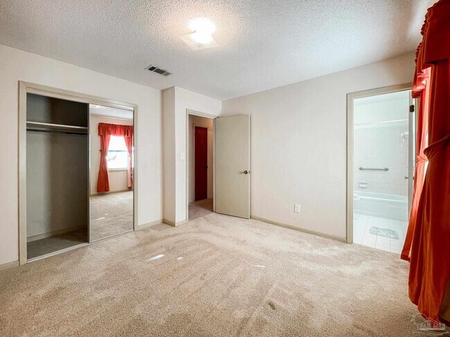 Building Photo - 5527 Sunburst Ln