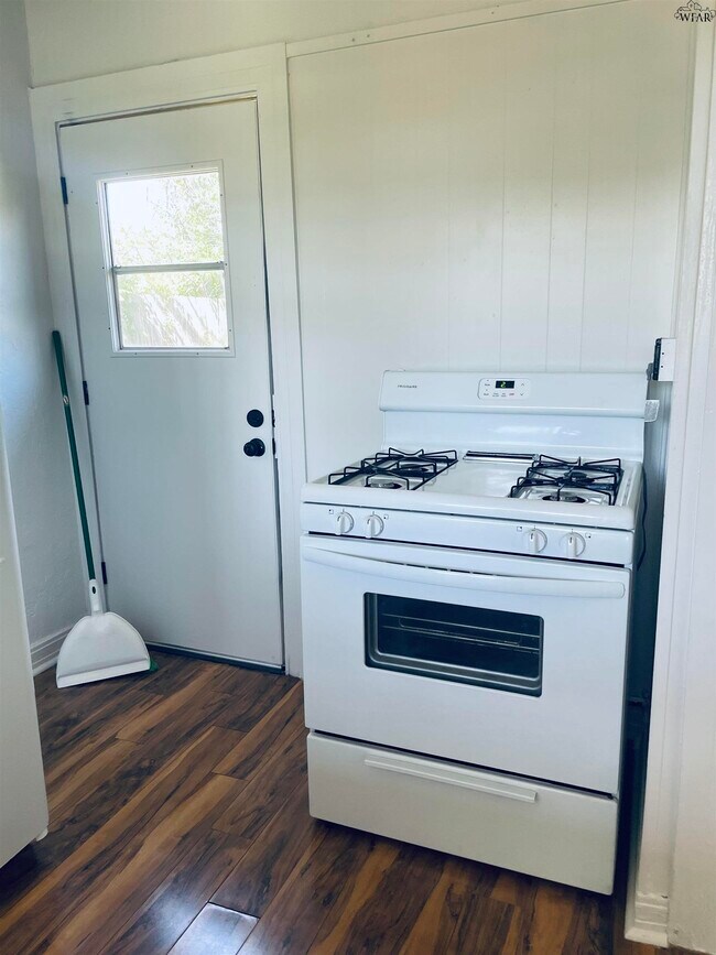 Building Photo - 3105 Sherwood Ln