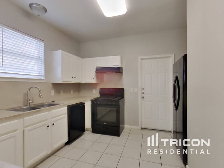 Building Photo - 5615 Bear Paw Cir