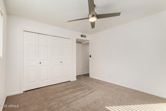 Building Photo - 687 E Park Ave