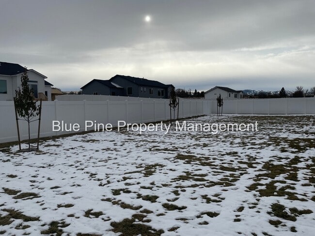 Building Photo - 6047 Cedarwood Ln