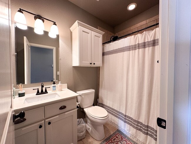 Building Photo - 3807 W Pawnee Rd