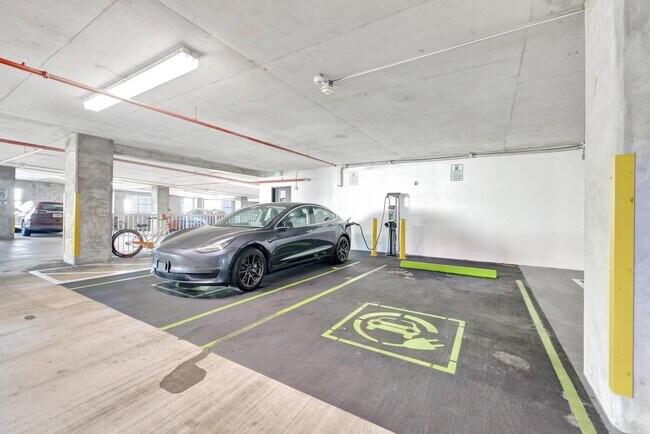 Building Photo - 315 NE 3rd Ave