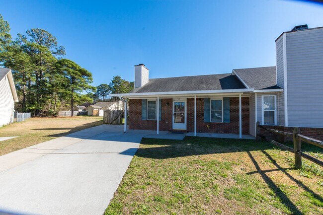 Building Photo - Cute Duplex in the Hunter's Creek Subdivis...