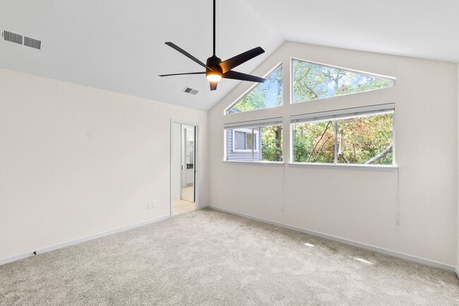 Building Photo - 15 Breezy Point Pl