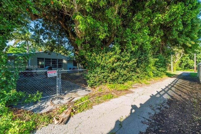 Building Photo - 230 NE 2nd Pl