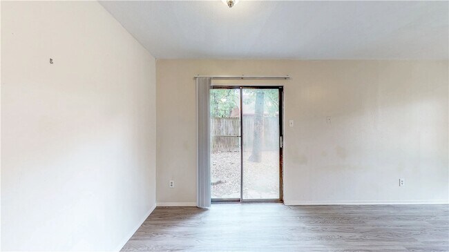Building Photo - 1002 Verde Dr