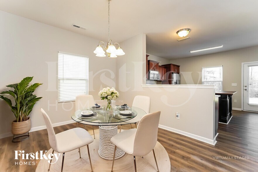 Building Photo - 409 Soaring St