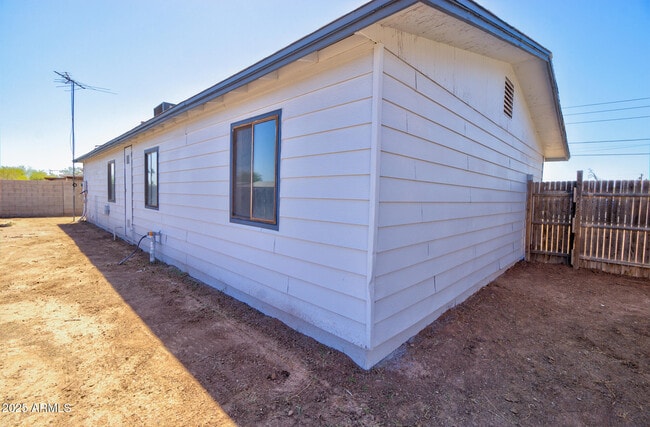 Building Photo - 518 W Battaglia Rd