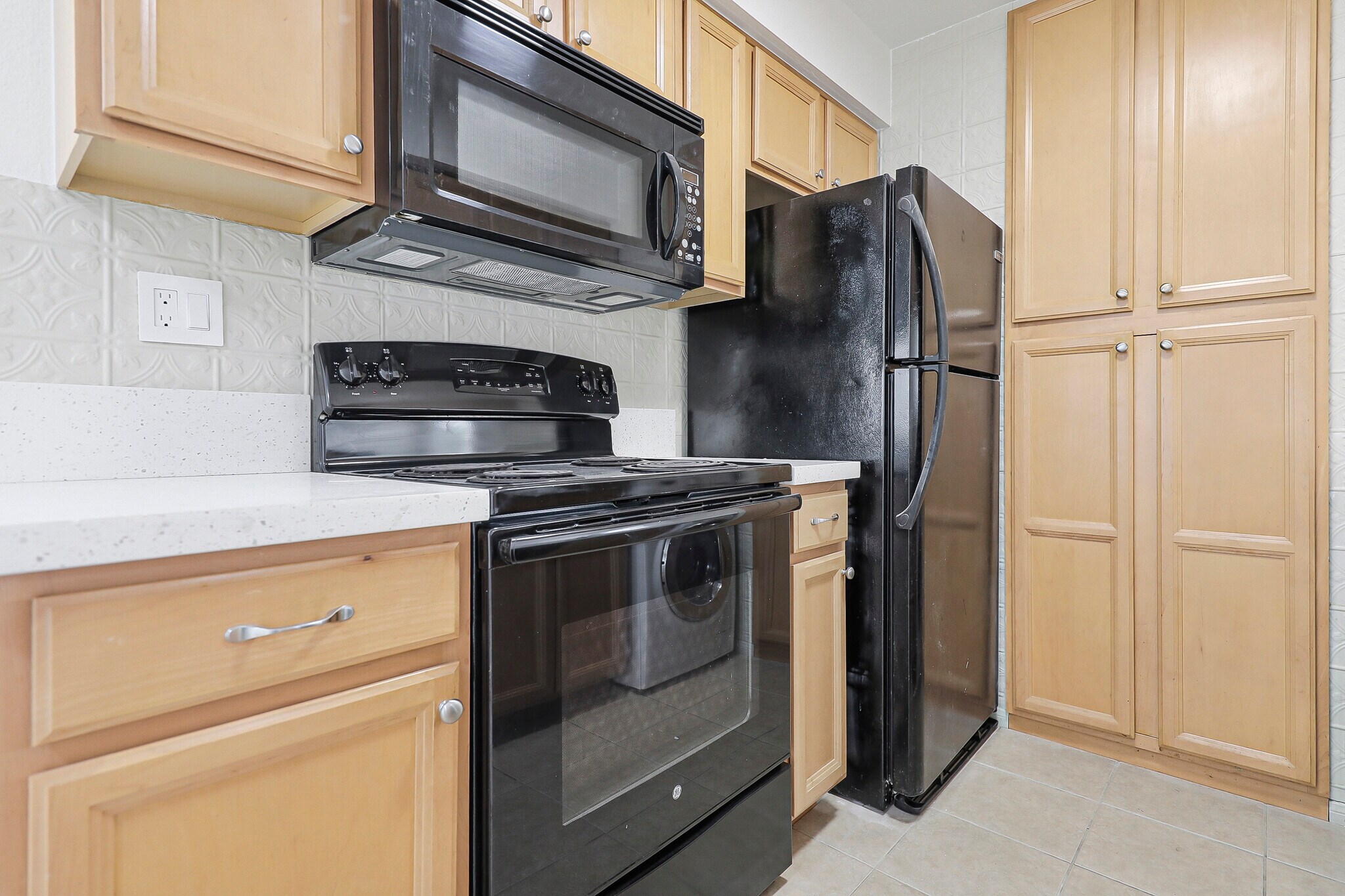 Building Photo - 72577 Edgehill Dr