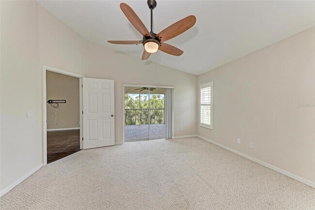 Building Photo - 803 Montrose Dr