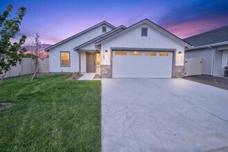 Building Photo - Brand New 3BR/2BA Single-Level Home - Community Pool, Park & Easy I-84 Access
