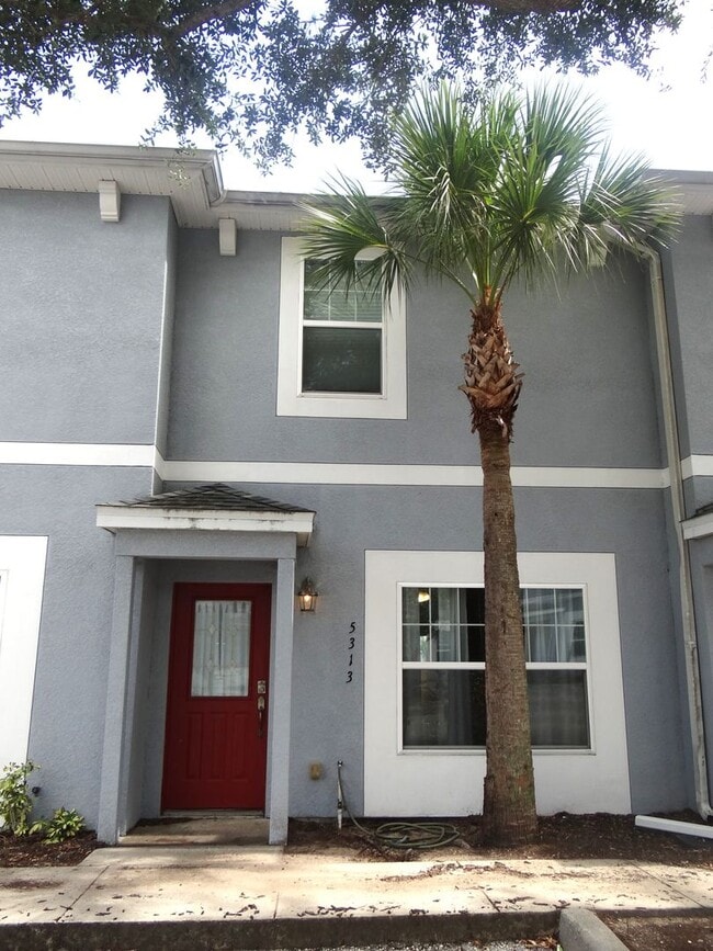 Building Photo - 2 bed/2.5 bath townhouse - 50% off 1st mon...