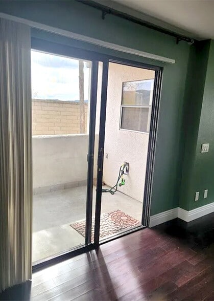 Private Patio - 10341 Azuaga St