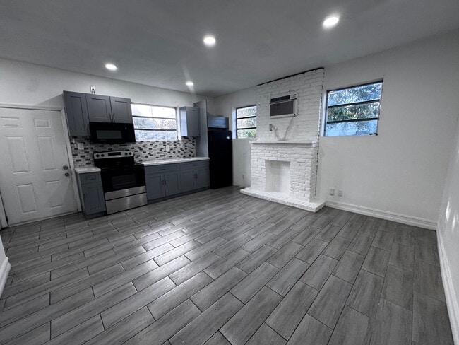 Building Photo - 841 NW 116th Ter