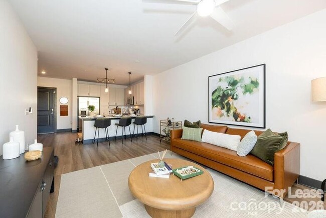 Building Photo - 425 W Trade St