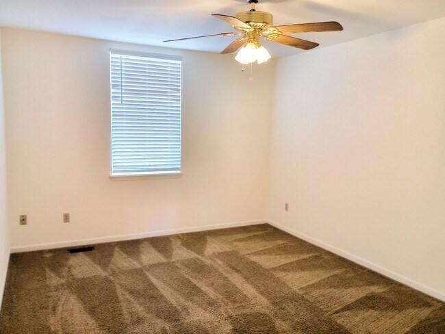 Building Photo - 3527-3529 Prescott Dr.