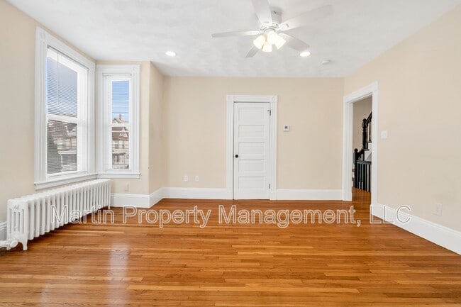 Building Photo - 14-14 Beltran St