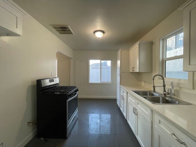 Building Photo - YUKON 13717-13719