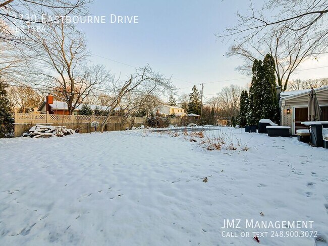 Building Photo - 3730 Eastbourne Dr